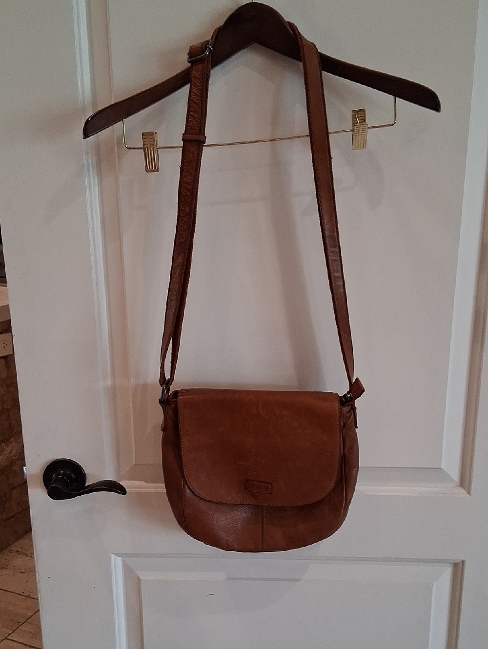 GENICCI Chestnut Brown Leather Crossbody Saddle Bag Style New With Out Tag